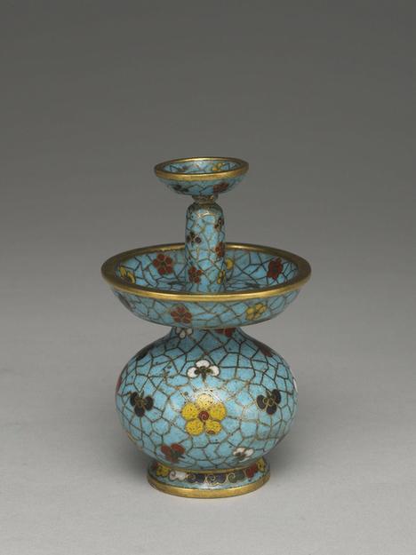 掐丝珐瑯冰梅纹五供（烛台）