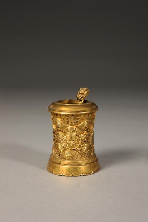 乾隆款铜錾刻鎏金海兽纹水丞