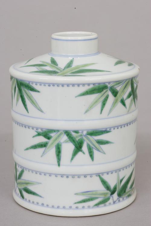 康熙款斗彩绿竹节纹罐