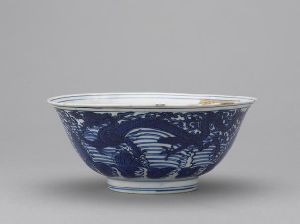 万历年德府造款青花海水双龙纹碗