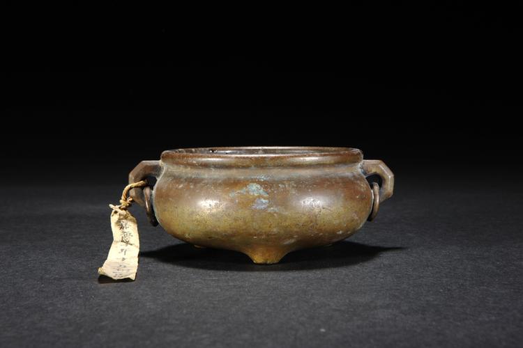 宣德款铜双耳三足炉