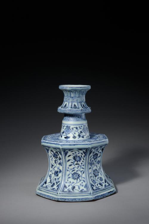 青花折枝花纹八方烛台