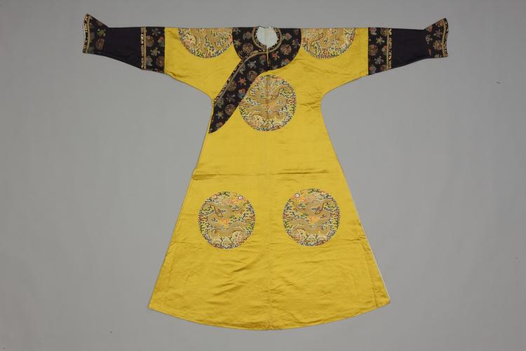 姜黄色八团彩云金龙纹妆花缎女夹龙袍