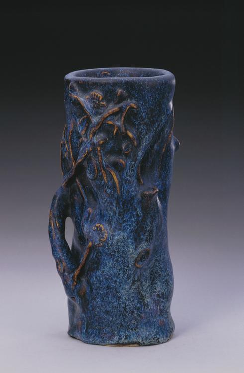 石湾窑蓝釉枯梅纹花插