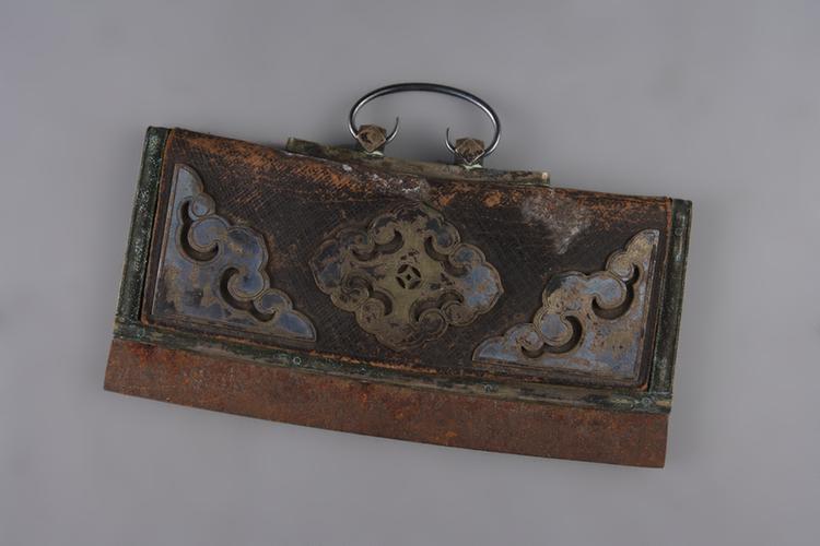 黑色皮嵌银镀金荷包式火燫