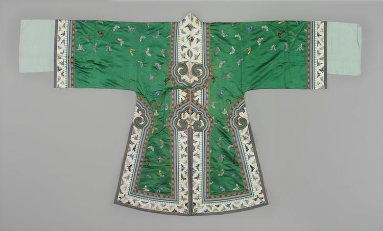 绿色缎绣百蝶纹男帔