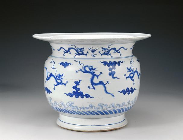 青花云龙纹折沿大花盆