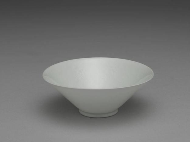 甜白番莲八宝纹撇口小碗