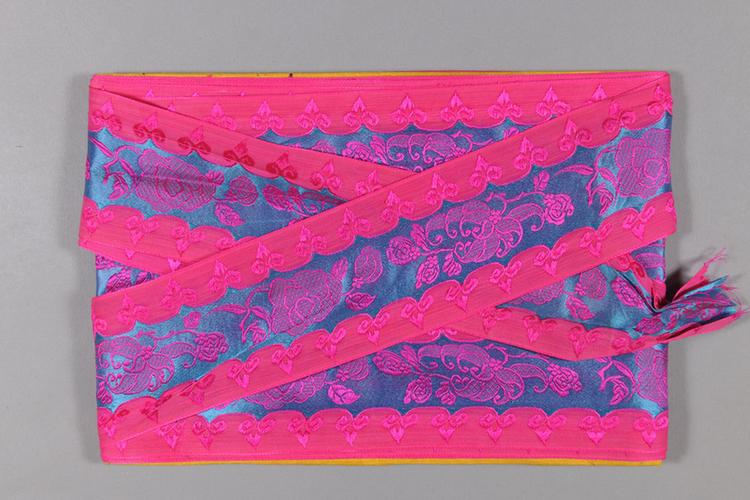 品月色纱地牡丹菊纹绦