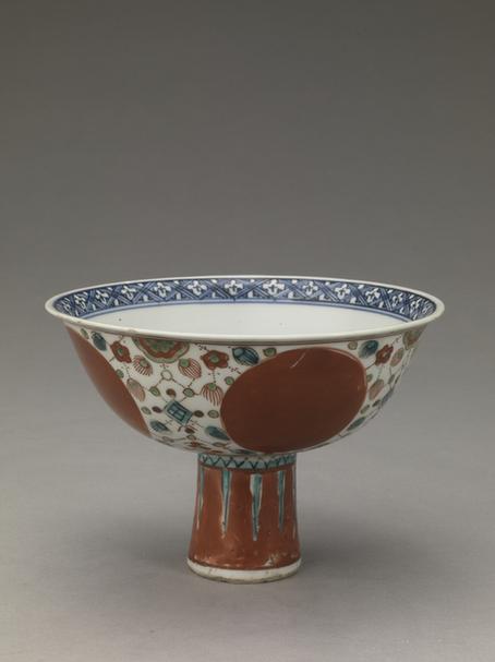 五彩璎珞纹高足碗