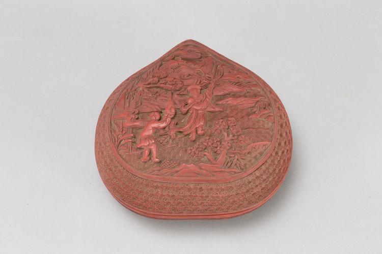 剔红番人进宝图桃式盒