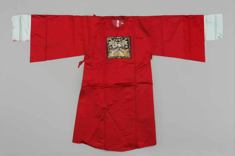 红色素缎缀平金银绣雉鸡纹方补男官衣