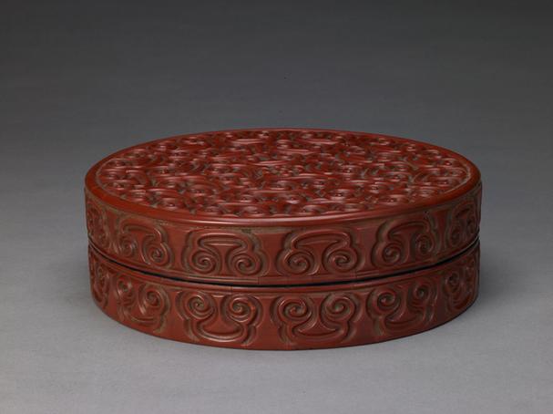 永乐款剔犀云纹圆盒