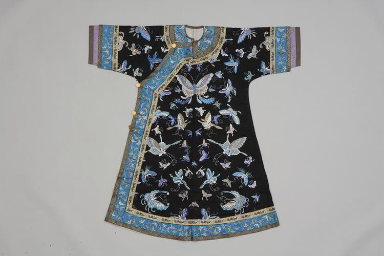 玄青色绸绣三蓝百蝶纹夹衬衣