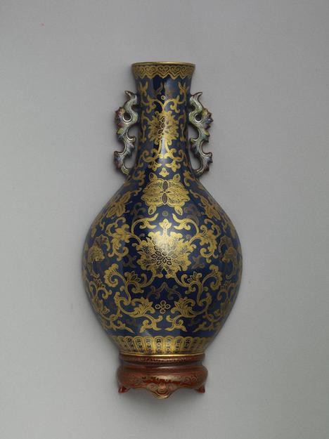 霁青描金番莲纹双耳轿瓶