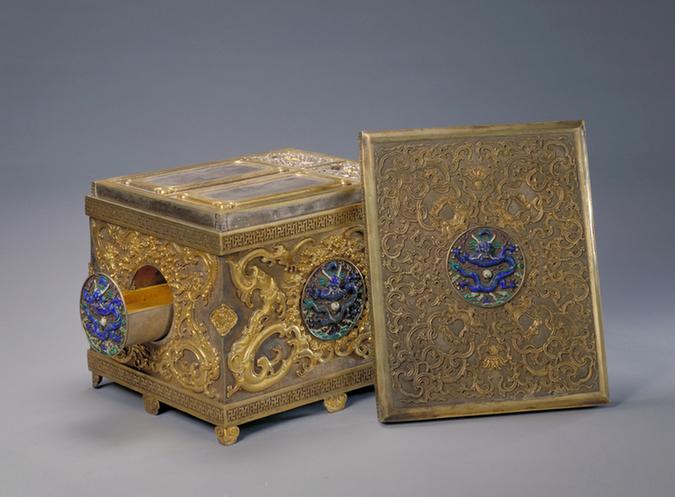 银鎏金嵌珐琅砚盒