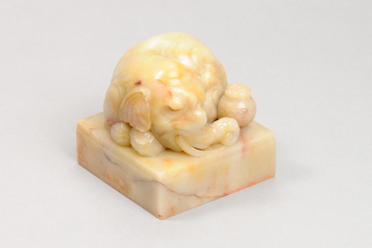 卧象纽“雍正尊亲之宝”