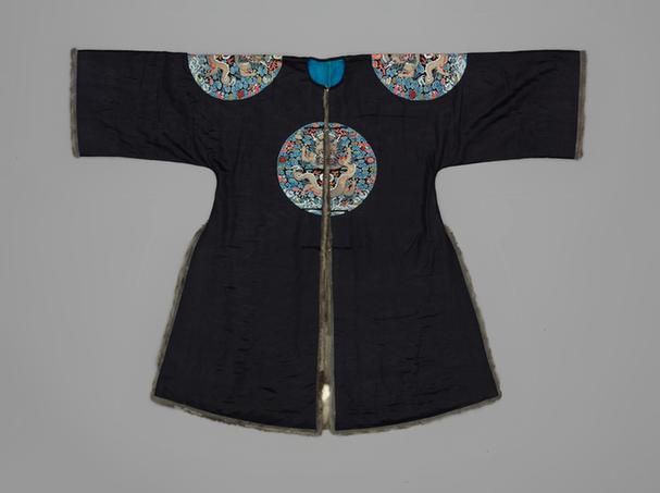 石青色绸绣四团彩云金龙纹灰鼠皮棉衮服