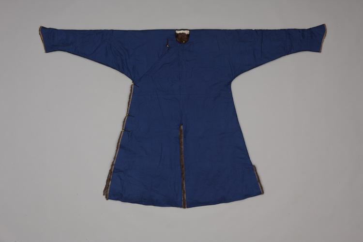 蓝色团龙纹暗花江绸灰鼠皮行服袍