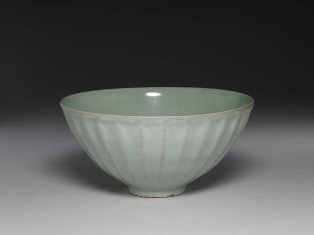 青瓷莲瓣碗