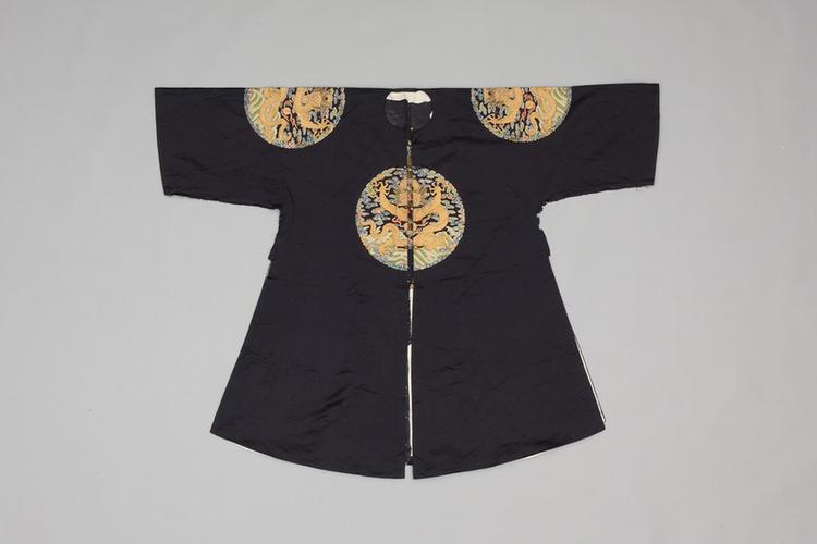 石青色缎绣四团彩云金龙纹衮服拆片