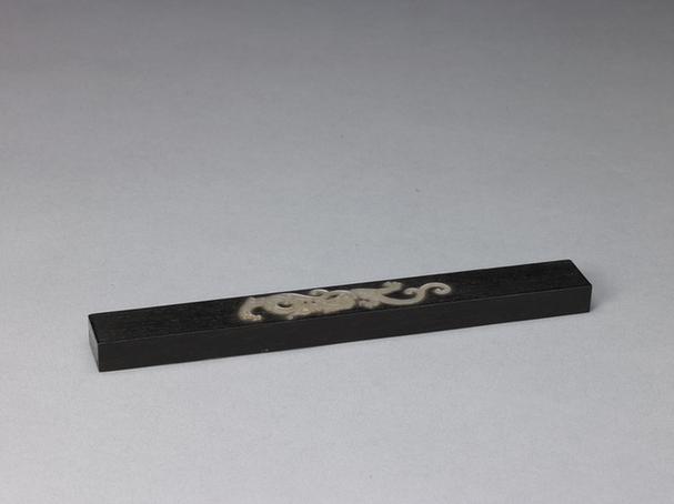 紫檀木嵌螺钿游螭纹镇纸