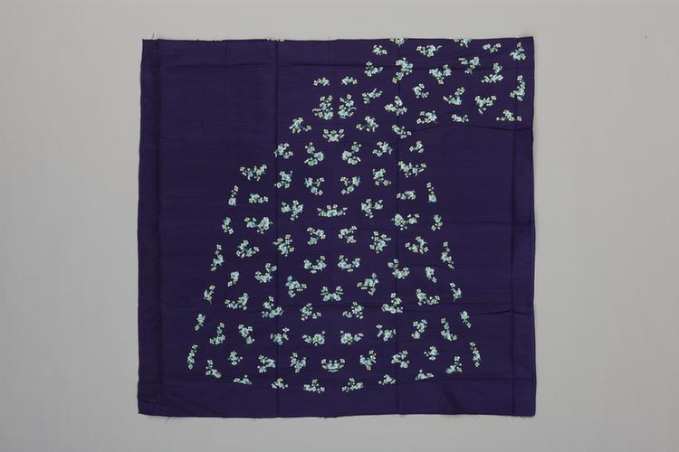 藕荷色绸绣浅彩海棠菊花金寿字纹袍料