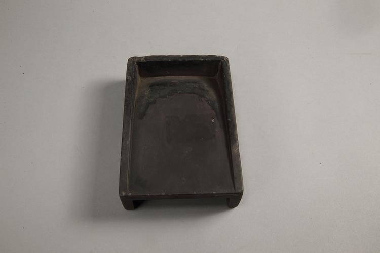 端石素池抄手砚