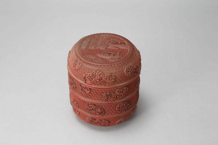 剔红团花人物图三层圆套盒