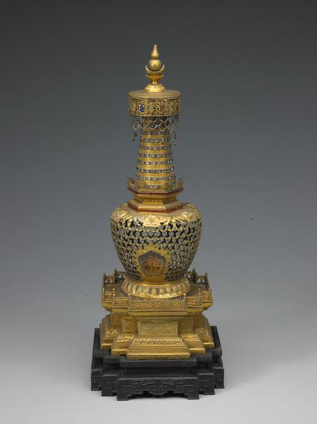 铜镀金嵌料石镂空塔