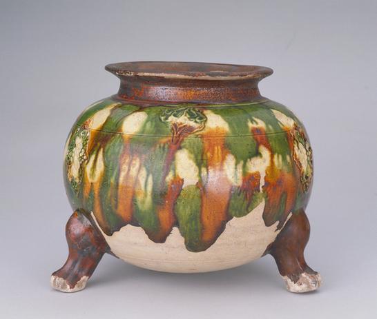 三彩模印贴花三足炉