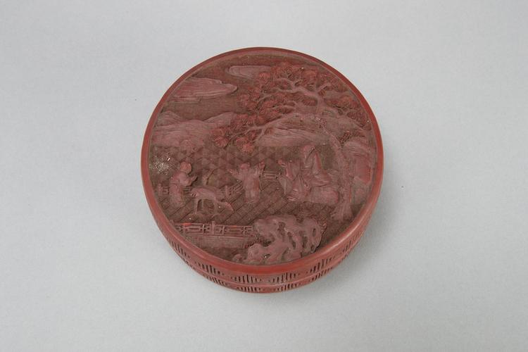 乾隆款剔红山水人物松鹤图扁圆盒