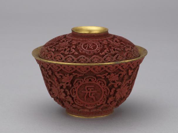 剔红长春万岁缠枝莲纹铜里盖碗