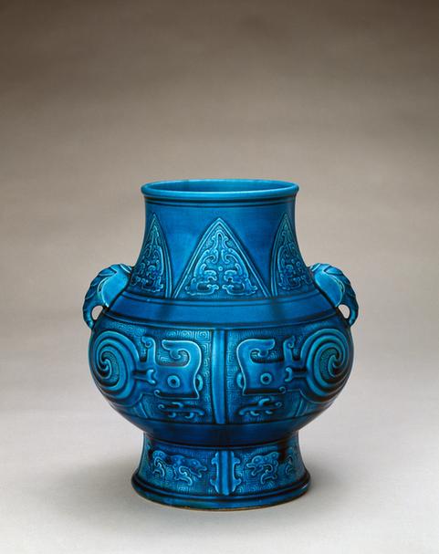 孔雀绿釉象耳瓶