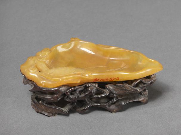 黄玛瑙秋叶式笔洗