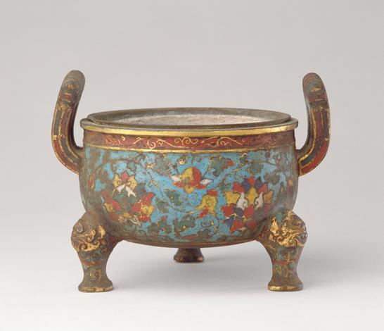 掐丝珐琅勾莲纹朝冠耳兽足炉