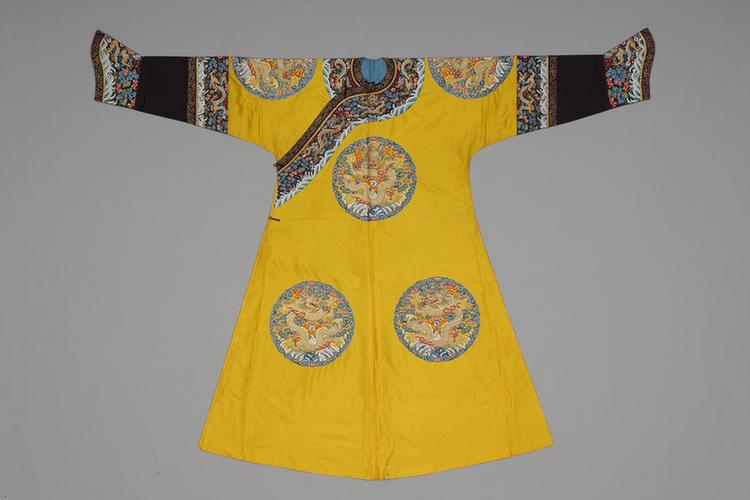 明黄色纱绣八团彩云金龙纹女夹龙袍