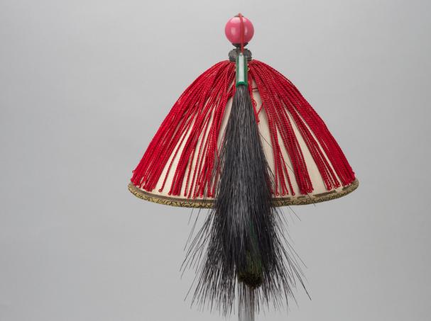 白色素罗红缨凉帽