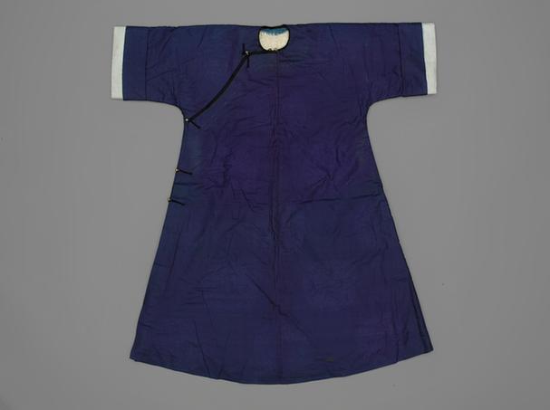 宝蓝色二则团龙纹暗花江绸羊皮袍