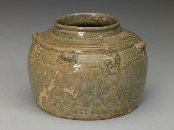 青釉塑贴兽面印网格纹四系罐