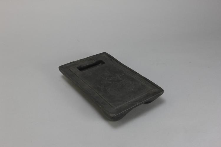 歙石双足长方砚