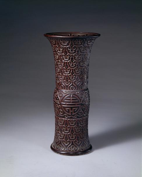 剔犀寿字云纹瓷胎尊