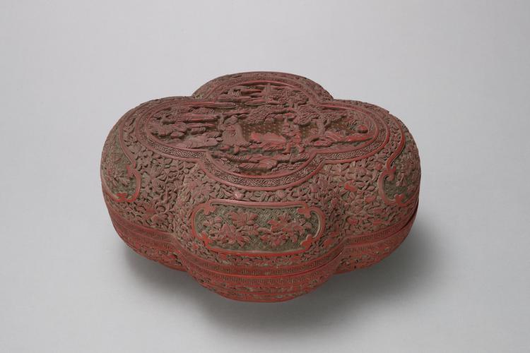 剔彩山水人物图开光花卉纹海棠式盒