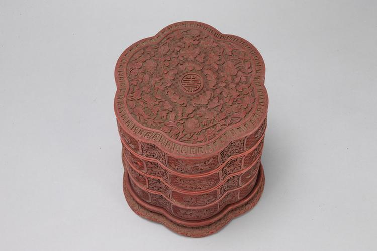 剔红花卉五蝠捧寿纹三层六瓣盒