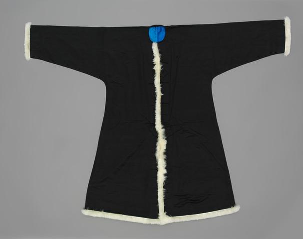 青色素缎镶白狐皮边长褂