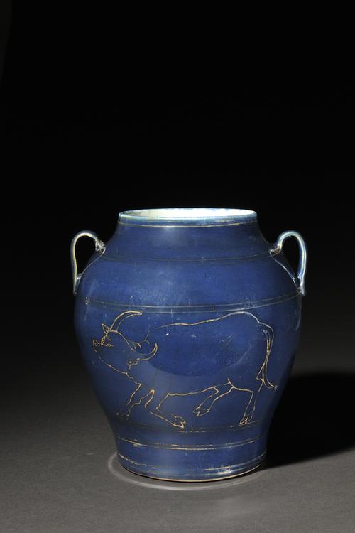 祭蓝釉金彩牛纹双系罐