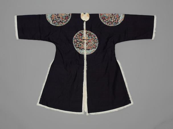 石青色缂丝四团彩云金龙纹狐皮衮服