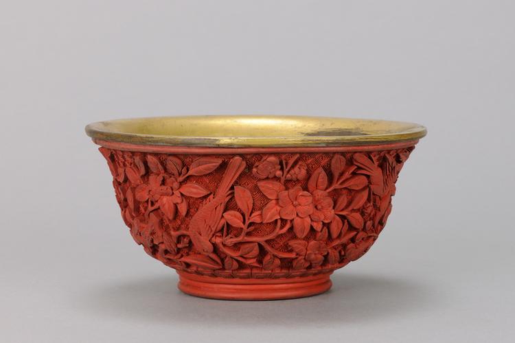 乾隆款剔红花鸟图铜鎏金里碗
