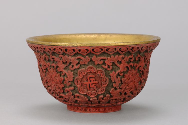 剔红长春万岁缠枝莲纹碗