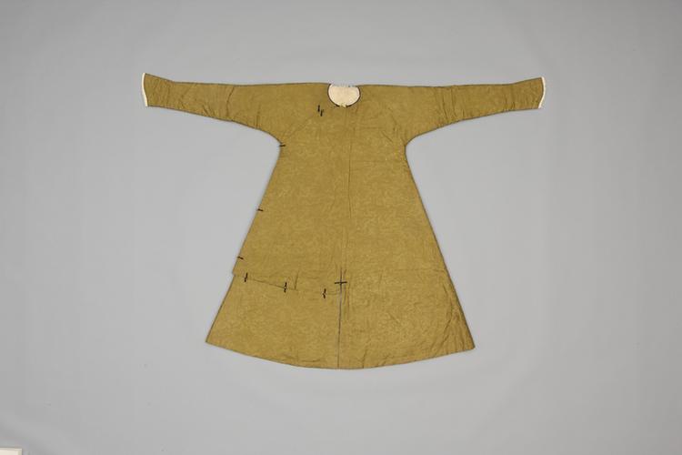 香色夔龙凤纹暗花绸羊皮行服袍